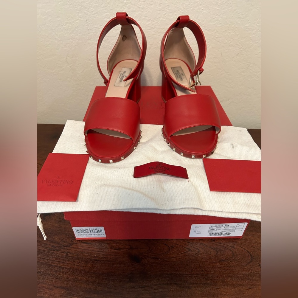 Valentino Garavani Sandals - Picture 2 of 8
